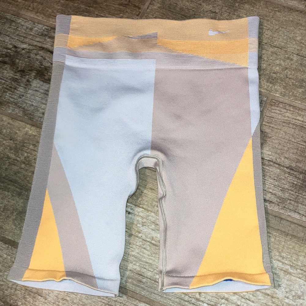 Nike Women's Icon Clash Seamless Training Bike Shorts Large